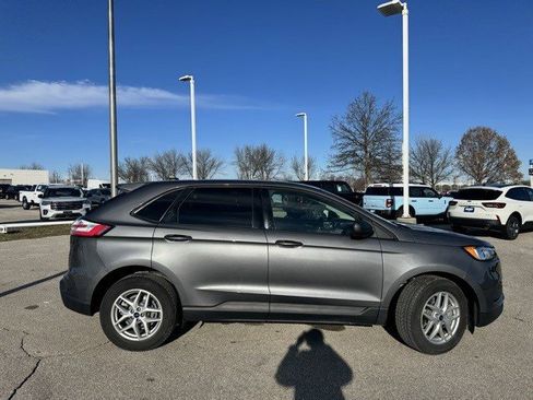 Used 2021 Ford Edge SE image 9