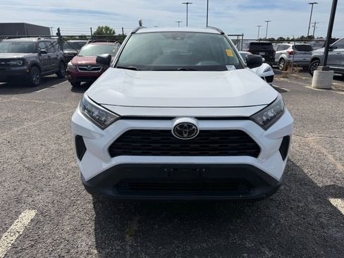 Used 2020 Toyota RAV4 LE image 2
