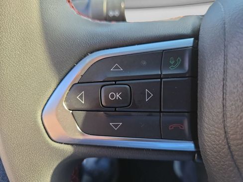 Used 2025 Jeep Compass Trailhawk AWD/4WD image 31