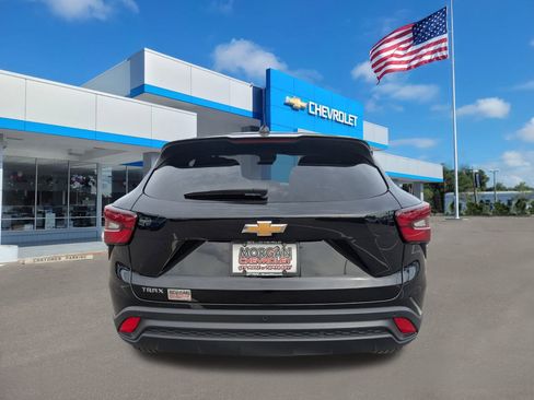 Used 2025 Chevrolet Trax LS image 5