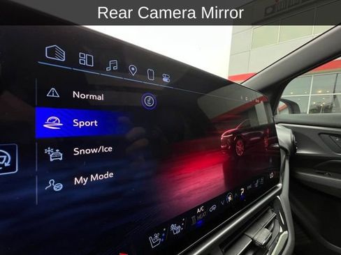 Used 2025 Chevrolet Equinox EV RS w/ Convenience Package II image 13