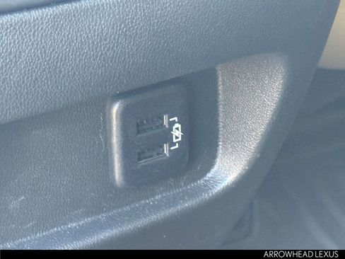 Used 2017 Cadillac XT5 Premium Luxury w/ LPO, Wheel Lock Package image 29