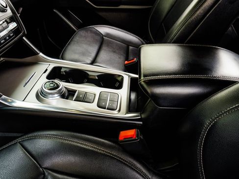 Used 2020 Ford Explorer XLT w/ Equipment Group 202A image 20