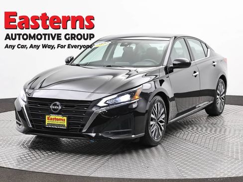 Used 2023 Nissan Altima 2.5 SV FWD image 1