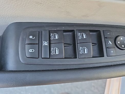 Used 2024 Chrysler Pacifica Limited image 17