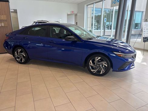 Certified 2025 Hyundai Elantra Sport image 3