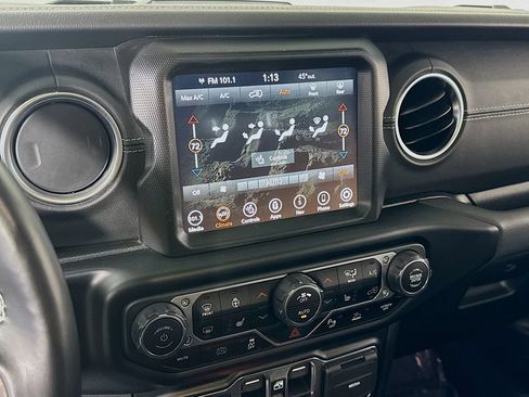 Used 2021 Jeep Wrangler Unlimited Sahara w/ Cold Weather Group AWD/4WD image 16