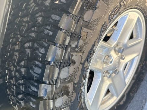 Used 2022 Jeep Gladiator Sport image 4