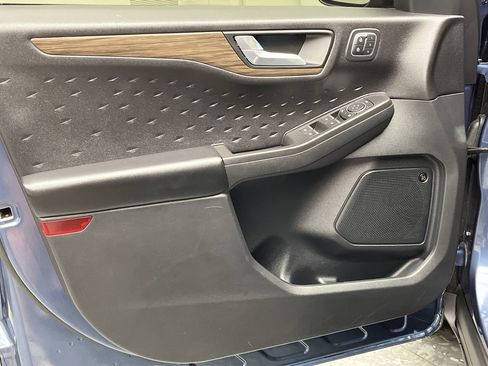 Certified 2020 Ford Escape Titanium AWD/4WD image 9