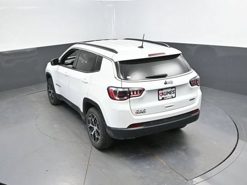 Used 2024 Jeep Compass Latitude AWD/4WD image 40