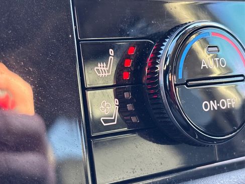 Used 2024 Nissan Pathfinder Platinum w/ Cargo Package image 36