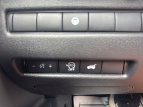 Used 2025 Nissan Rogue SV FWD image 28
