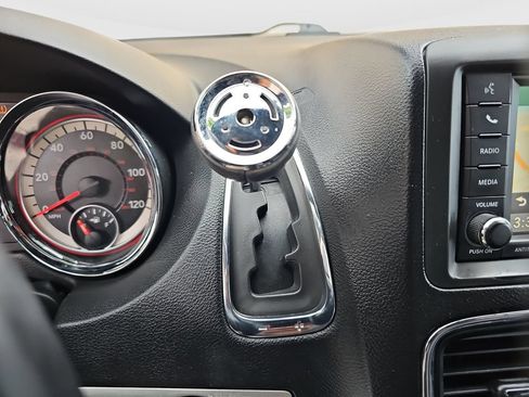Used 2017 Dodge Grand Caravan GT FWD image 16