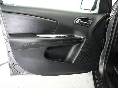 Used 2020 Dodge Journey SE w/ SE Popular Equipment Group FWD image 39