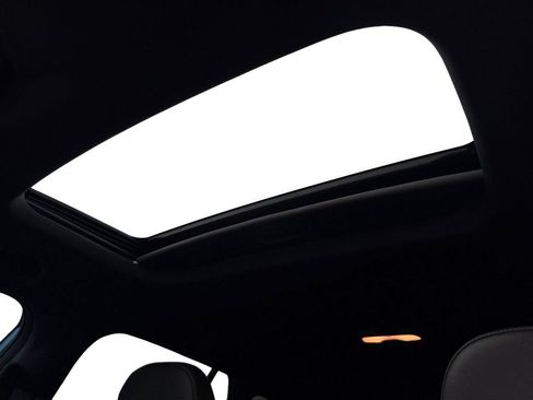 Used 2025 Chevrolet Trax RS w/ Sunroof Package FWD image 13