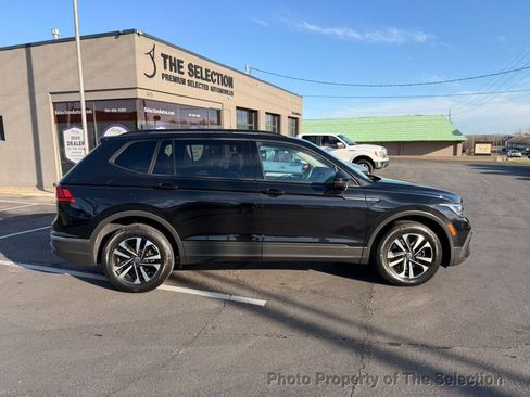 Used 2022 Volkswagen Tiguan S image 17