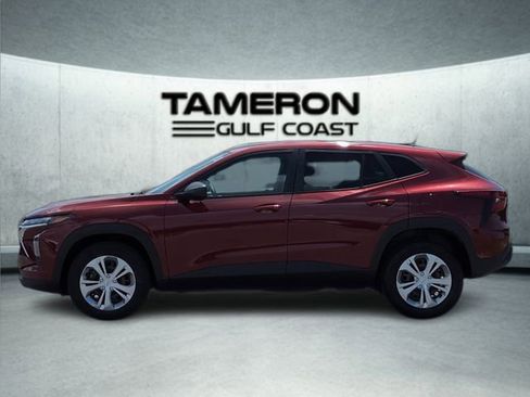 Used 2024 Chevrolet Trax LS FWD image 2