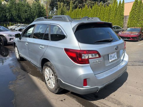 Used 2017 Subaru Outback 2.5i Premium image 2