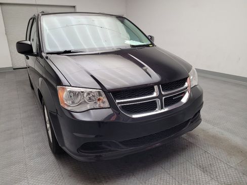 Used 2016 Dodge Grand Caravan SXT w/ Rear Park Assist Package FWD image 14