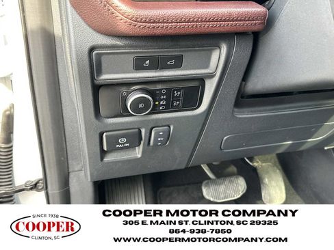 Used 2024 Ford Expedition Limited image 29