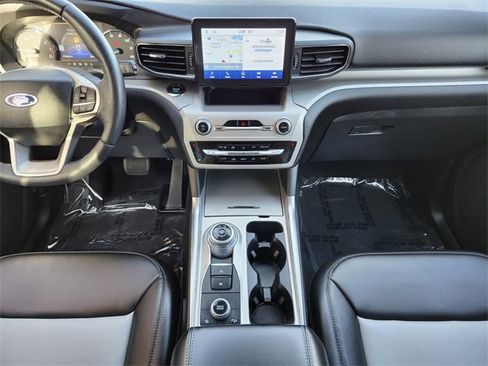 Certified 2022 Ford Explorer XLT w/ Equipment Group 202A image 14