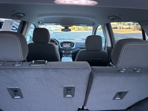 Used 2023 GMC Terrain SLE w/ Driver Convenience Package image 30