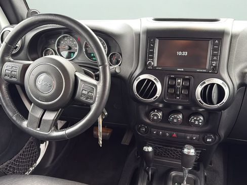 Used 2014 Jeep Wrangler Unlimited Sahara w/ Max Tow Package AWD/4WD image 18