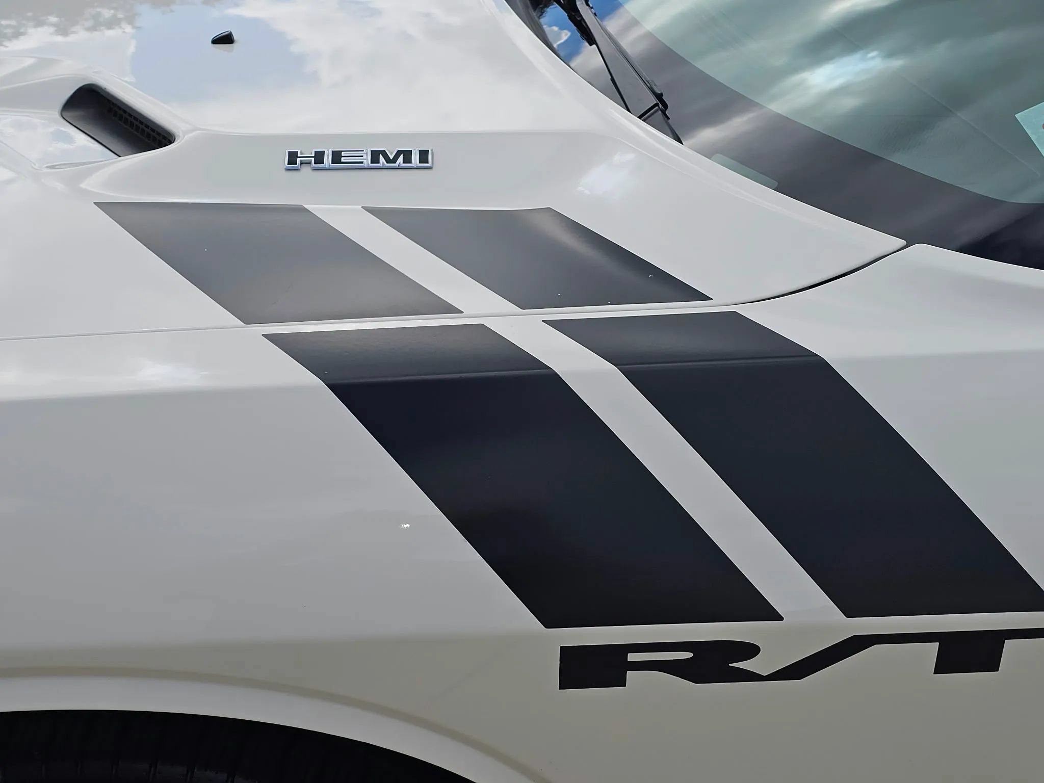 Used 2010 Dodge Challenger R/T RWD image 8