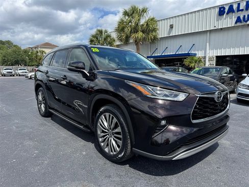 Used 2020 Toyota Highlander Platinum FWD image 2