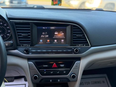 Used 2017 Hyundai Elantra SE FWD image 12