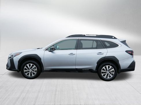 Used 2025 Subaru Outback Premium image 4