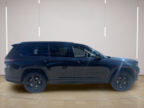Used 2025 Jeep Grand Cherokee L Limited w/ Luxury Tech Group II AWD/4WD image 8