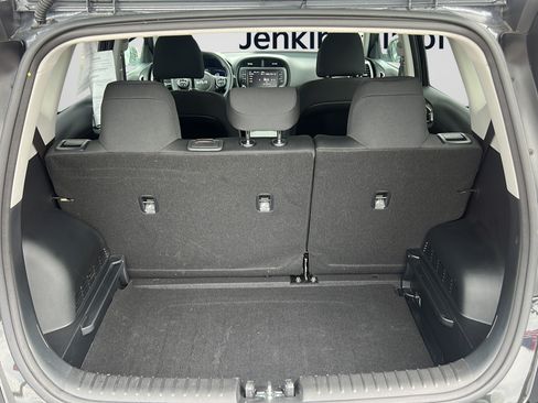 Certified 2025 Kia Soul LX w/ LX Technology Package FWD image 9