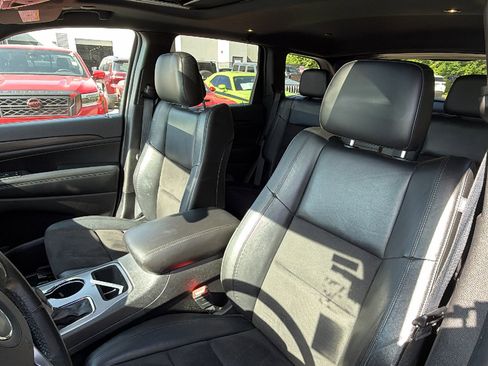 Used 2021 Jeep Grand Cherokee Laredo X AWD/4WD image 17
