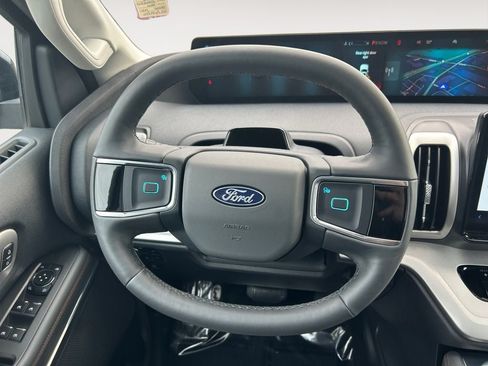 Used 2025 Ford Expedition Active AWD/4WD image 14
