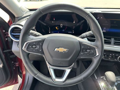 Used 2025 Chevrolet Trax LT w/ LT Convenience Package FWD image 22