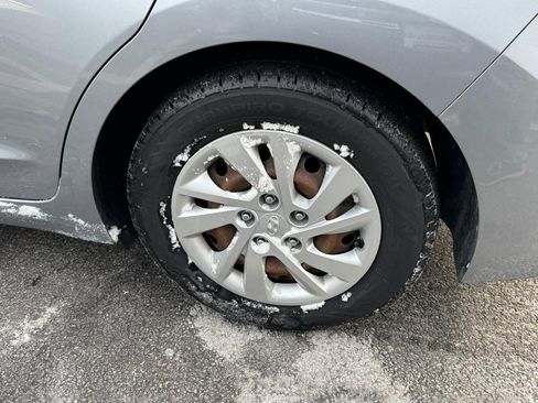 Used 2017 Hyundai Elantra SE image 5