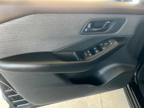 Used 2023 Nissan Rogue S AWD/4WD image 7