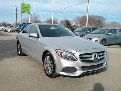 Used 2016 Mercedes-Benz C 300 4MATIC Sedan image 4