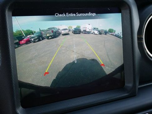 Used 2021 Jeep Wrangler Unlimited Sahara AWD/4WD image 30