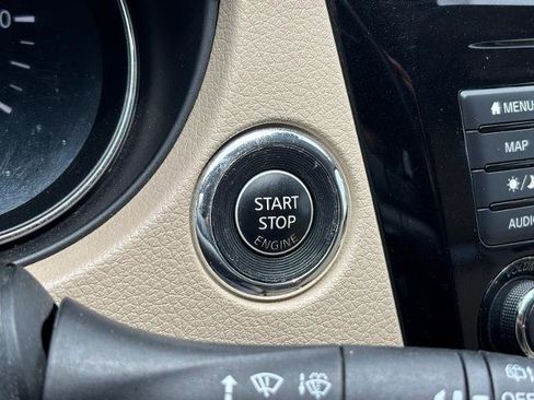 Used 2019 Nissan Rogue SV w/ Sun & Sound Touring Package FWD image 22