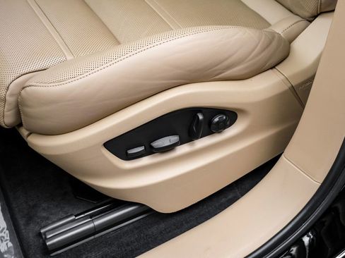 Used 2023 Porsche Cayenne Platinum Edition AWD/4WD image 38