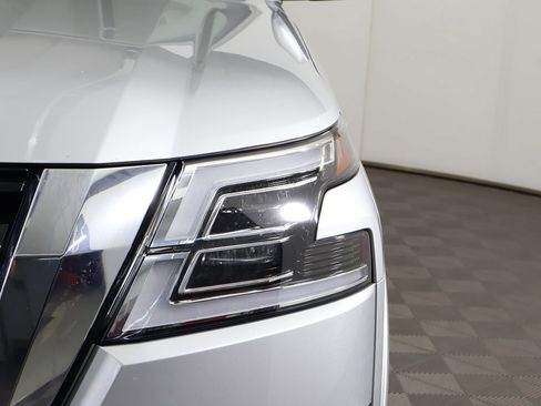 Used 2021 Nissan Armada SV w/ SV Appearance Package image 15