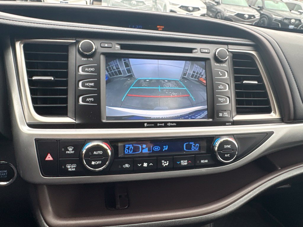 Used 2017 Toyota Highlander XLE AWD/4WD image 21