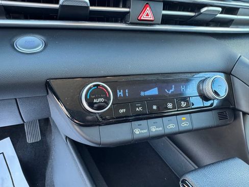 Used 2023 Hyundai Elantra SEL w/ Preferred Accessory Package FWD image 30