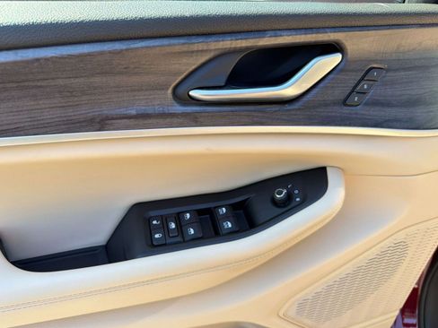 Used 2024 Jeep Grand Cherokee L Limited w/ Luxury Tech Group II image 13