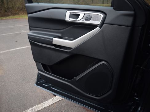 Used 2023 Ford Explorer Limited w/ Equipment Group 301A image 20