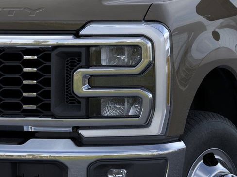 New 2026 Ford F350 King Ranch w/ Chrome Package image 18