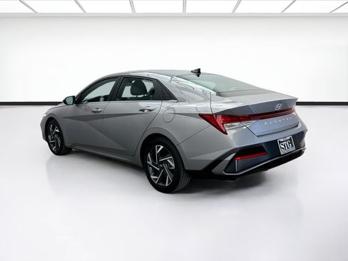 Used 2025 Hyundai Elantra SEL FWD image 6