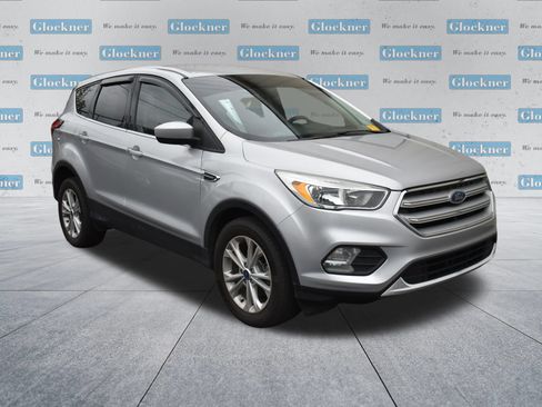Used 2019 Ford Escape SE FWD image 3